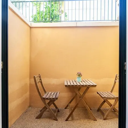 Apartment Quiet Oasis With A Private Patio
