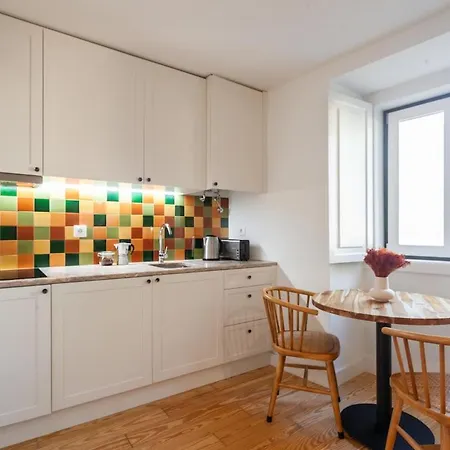 Apartment Quiet Oasis With A Private Patio Lisbon